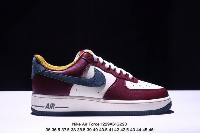 耐克 Nike Air Force 1 '07 Low 空军一号全黑高帮，柔软、弹性十足的缓震性能和出色的中底设计，横跨复古与现代的外型结合，造就出风靡全球三十