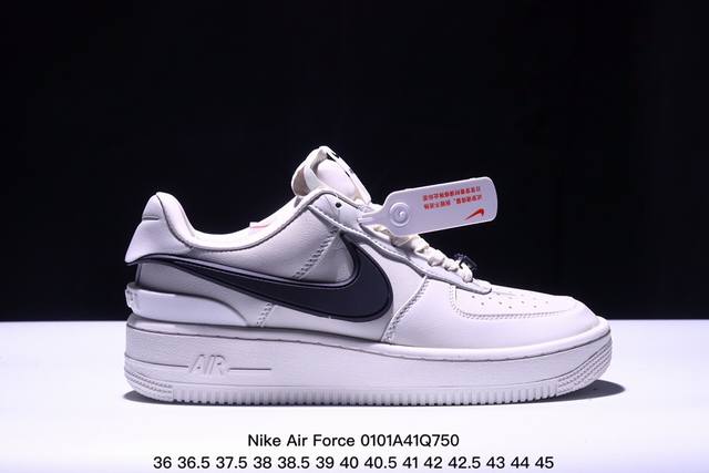 耐克 Nike Air Force 1 ’07 空军一号低帮百搭休闲运动板鞋。柔软、弹性十足的缓震性能和出色的中底设计，横跨复古与现代的外型结合，造就出风靡全球