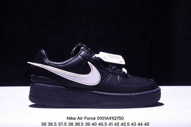 耐克 Nike Air Force 1 ’07 空军一号低帮百搭休闲运动板鞋。柔软、弹性十足的缓震性能和出色的中底设计，横跨复古与现代的外型结合，造就出风靡全球