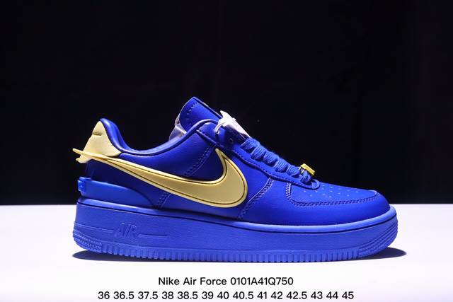 耐克 Nike Air Force 1 ’07 空军一号低帮百搭休闲运动板鞋。柔软、弹性十足的缓震性能和出色的中底设计，横跨复古与现代的外型结合，造就出风靡全球