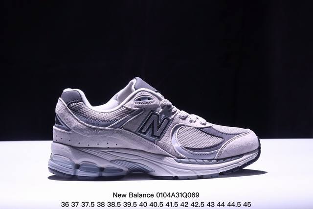 新百伦 New Balance 2002R 跑鞋 男女运动鞋 潮老爹鞋。沿袭了面世之初的经典科技，以 Encap 中底配以升级版 N-Ergy 缓震物料。鞋面则