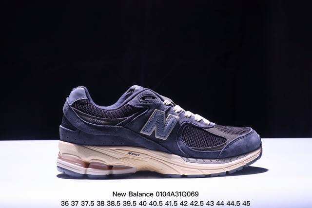 新百伦 New Balance 2002R 跑鞋 男女运动鞋 潮老爹鞋。沿袭了面世之初的经典科技，以 Encap 中底配以升级版 N-Ergy 缓震物料。鞋面则