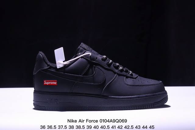 二层皮 耐克 Nike Air Force 1 ’07 空军一号低帮百搭休闲运动板鞋。柔软、弹性十足的缓震性能和出色的中底设计，横跨复古与现代的外型结合，造就出