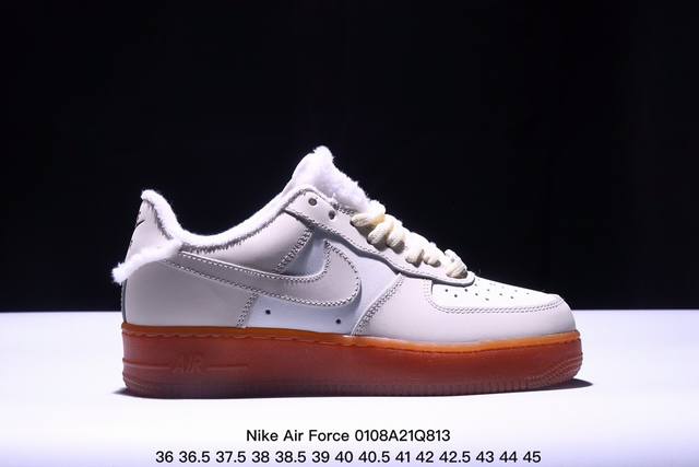 真标耐克nike Air Force 7Lvb空军一号低帮百搭休闲运动板鞋。柔软、弹性十足的缓震性能和出色的中底设计，横跨复古与现代的外型结合，造就出风靡全球三