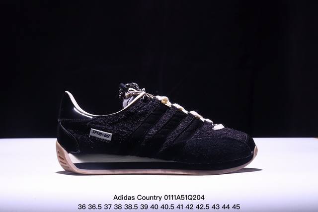 Adidas 阿迪达斯 男女鞋真标半码制，原楦开发版型，采用真鬃马毛组合漆皮牛剖革鞋面材质，中底双层eva切片缓震，外置耐磨橡胶鞋底70 年代的跑步风格与现代设