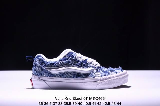 Vans Knu Skool Vans蛇年大青蛇。浅蓝色牛苏长特色工艺。最简约最大方百搭休闲面包鞋鞋 尺码：35 36 36.5 37 38 38.5 39 4