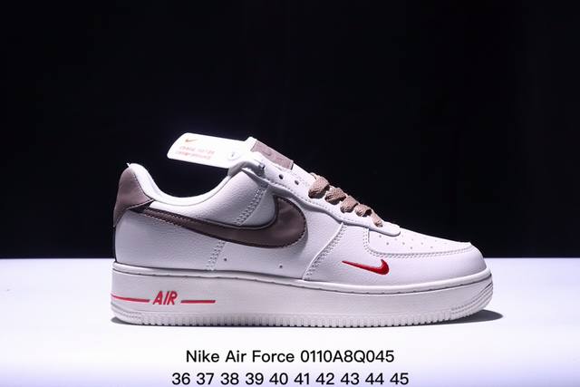 Nike Air Force 1 ’07 Low 空军一号低帮百搭休闲运动板鞋。柔软、弹性十足的缓震性能和出色的中底设计，横跨复古与现代的外型结合，造就出风靡全