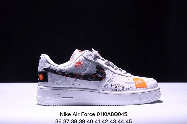 Nike Air Force 1 ’07 Low 空军一号低帮百搭休闲运动板鞋。柔软、弹性十足的缓震性能和出色的中底设计，横跨复古与现代的外型结合，造就出风靡全