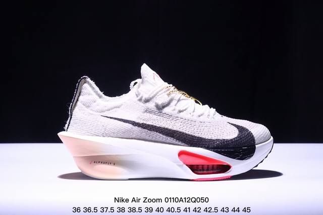 公司级新品发布 Nike Air Zoom Alphafly Next%整体采用前作的设计语言，并且对后者的细节进行升级，马拉松和长距离路跑的性能极限设计而生。