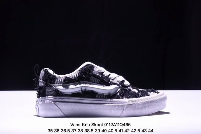 Vans Knu Skool Vans蛇年预定长毛黑白长毛款胖胖鞋。黑白色牛苏长毛特色工艺。最简约最大方百搭休闲面包鞋鞋 尺码：35 36 36.5 37 38