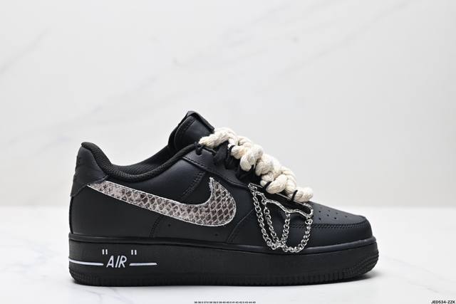 公司级耐克Nike Air Force 1“07空军一号低帮百搭休闲运动板鞋。柔软、弹性十足的缓震性能和出色的中底设计，横跨复古与现代的外型结合，造就出风靡全球