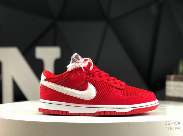 耐克Nike Dunk Low 板鞋 Sb系列经典百搭休闲运动板鞋加厚鞋舌的填充，使舒适性大大提升，同时也更方便穿脱中底部分则加入了脚感柔软舒适Zoomair气